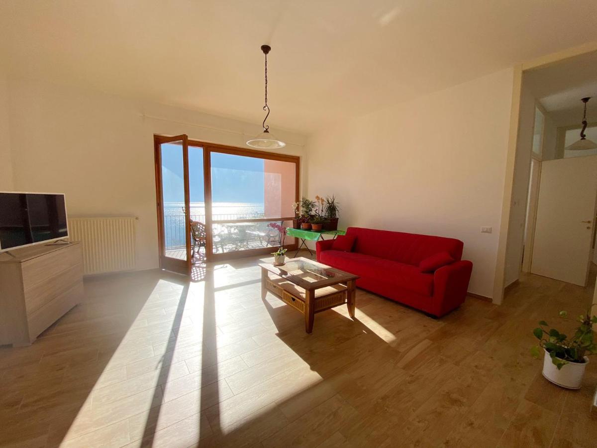 Big Apartment With Lake View And Two Bedrooms Sala Comacina Kültér fotó