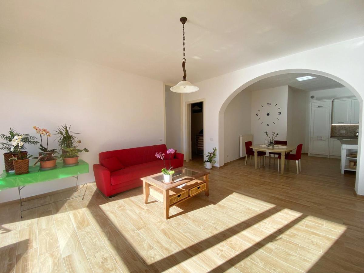 Big Apartment With Lake View And Two Bedrooms Sala Comacina Kültér fotó